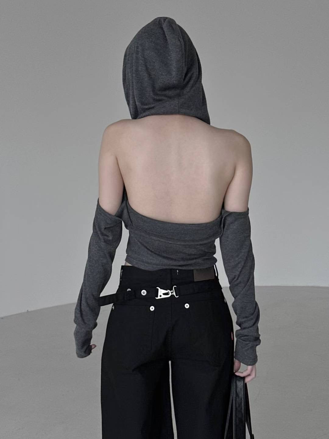 露背剪裁連帽長上衣